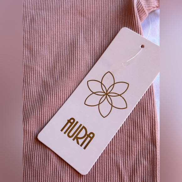 Aura Fitted Ribbed Tee - Picture 2 of 5